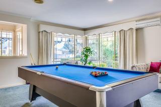 StayAU Family Retreat with Pool Table in Cranbourne - 0