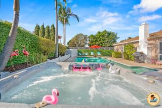 Inviting Home with Mountain Views & Pool-Spa - 4