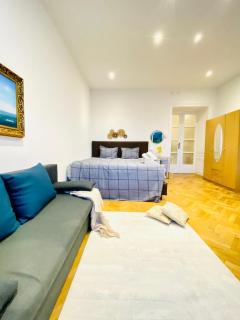 Comfortable 1BR Apartment By Westbahnhof - 0