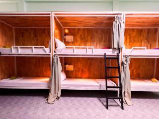 Social Backpacker Hostel & Rooftop Bar - 6
