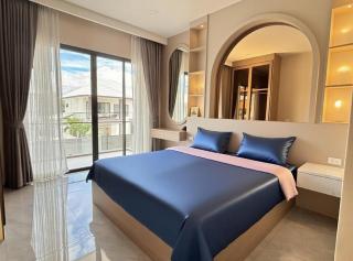 芭提雅市中心别墅 中天海滩独栋泳池别墅 步行街附近的别墅 现代风格大空间 价格优惠服务好 - 1