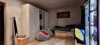 Overnight stay in a home and will share the kitchen and bathroom - 4