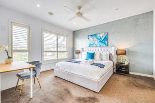 StayAU Newly Coastal 5BR Escape with Pool Table - 3