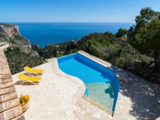 Villa with Sea Breeze Charm - 3