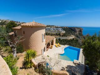 Villa with Sea Breeze Charm - 5