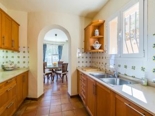 Villa with Sea Breeze Charm - 7