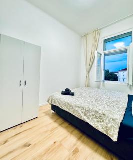 Elegant 4BR Apt, Prime Location Near Westbahnhof - 9