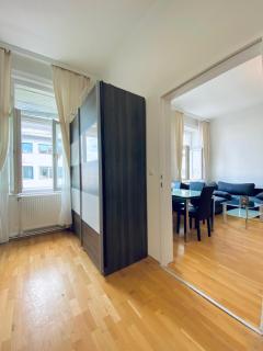 Bright 2BR Retreat Steps from Westbahnhof - 7