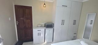 28 Tambotie avenue - 9
