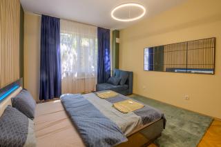 2 DeLuxe Apartments, Top Center Free Parking, 4 BDR - 3