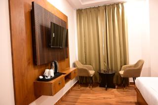 Hotel Royal Suites - 0