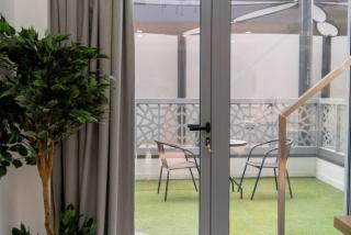 Serenity Mirage - Elegant 2BR Duplex Retreat with Pool in Oasis, Near Masdar City - 3