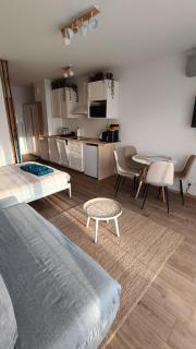 Studio by the River with Terrace, Basen, Sauna, Jacuzzi, Fitness - 3