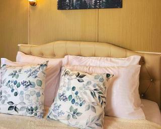 Charm's City Escape at Grace Residences - 5