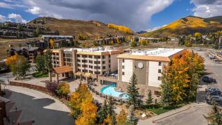 Hot Tub Pool Steam Room & Gym Top Location - 1