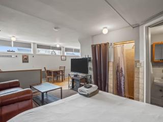 1BR Cozy Downtown Studio Condo: Hiking Nearby - 7