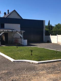 House, lot, secure private parking - 9