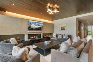 203 - Three Bedroom Deluxe One Empire Pass condo - 0