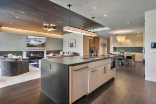 203 - Three Bedroom Deluxe One Empire Pass condo - 8