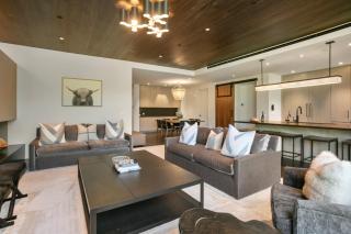 203 - Three Bedroom Deluxe One Empire Pass condo - 7