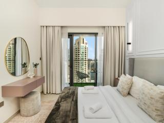 Luxury 2BR- Pool with Burj View- 5 Min to Dubai Mall - 6