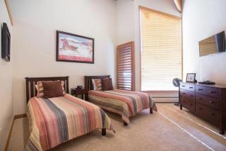 Pinnacle at Deer Valley Resort - Four Bedroom Condo with Hot Tub #1065 condo - 4