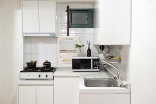 Netflix 1 minute walk from bus stop5 minutes walk from airport bus Namsan Itaewon Seoul Station - 8