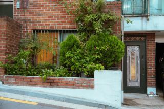 Netflix 1 minute walk from bus stop5 minutes walk from airport bus Namsan Itaewon Seoul Station - 9