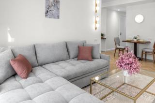 Black Tower Premium Apartment, City View and New Euro Renovation - 4