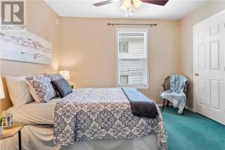 Very Central Moncton Cozy House with a back Lawn - 4