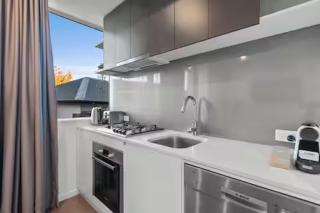 South Brisbane 1BR w-Parking Wi-Fi Dining - 9