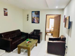 Gulberg Luxurious Cozy 1 BHK Appt - 3