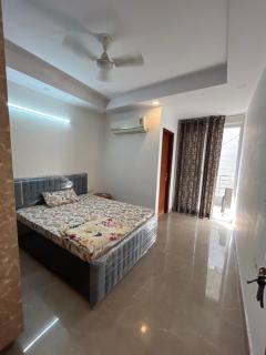 Stella Homestay- Near Yashobhoomi - 7