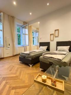 Spacious 2BR Apartment 7 Min from Westbahnhof - 4