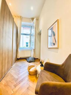 Spacious 2BR Apartment 7 Min from Westbahnhof - 1