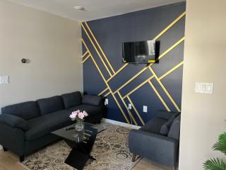 Modern 2BR and Office Near NYC With Parking - Sleeps 6 - 9