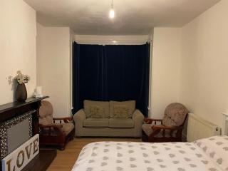 One Bed apartment -East London - 4