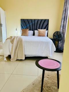 Pink Lopez Guest House - 3