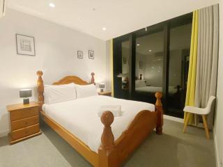 City central Apt w Big Balcony, Pool & Gym, Shopping, Resturants - 7