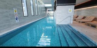 City central Apt w Big Balcony, Pool & Gym, Shopping, Resturants - 5