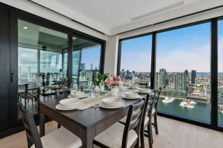 Stylish 3BR Haven with River and Sea Views in Docklands - 6