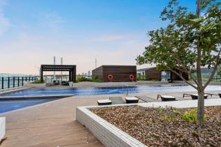 Stylish 3BR Haven with River and Sea Views in Docklands - 4