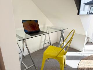 1 min Walk to Town Hall, Heart of the City, Free car park - 1