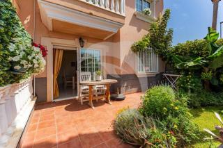 El Mdano Apartment with Breathtaking Pool Views - 7