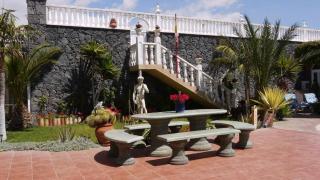 El Mdano Apartment with Breathtaking Pool Views - 3