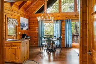 Blackberry Cobbler - Private Fall Escape, Hot Tub, Scenic Views, Dogs - 9