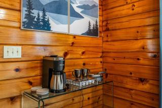 Blackberry Cobbler - Private Fall Escape, Hot Tub, Scenic Views, Dogs - 3