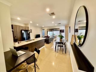 Innaloo Family Oasis 3br 2ba 2pkg - 5