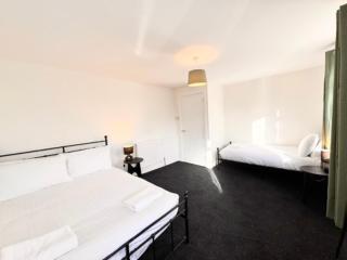 Entire New 4 Bed House Southampton 10 Guests - 6