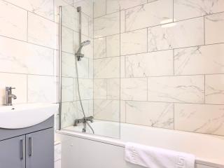 Entire New 4 Bed House Southampton 10 Guests - 1